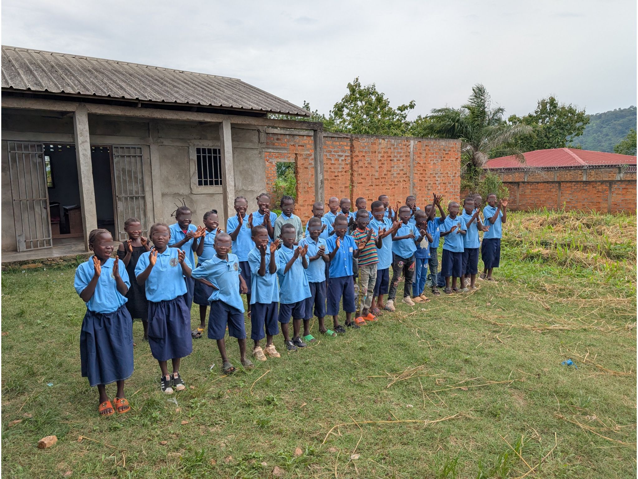 gruppo di bambini alunni scuola in centrafrica