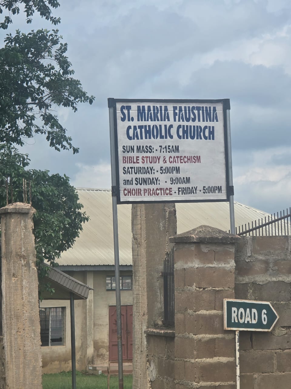Parrocchia S.Maria Faustina a Kasumu in Nigeria. Pozzo